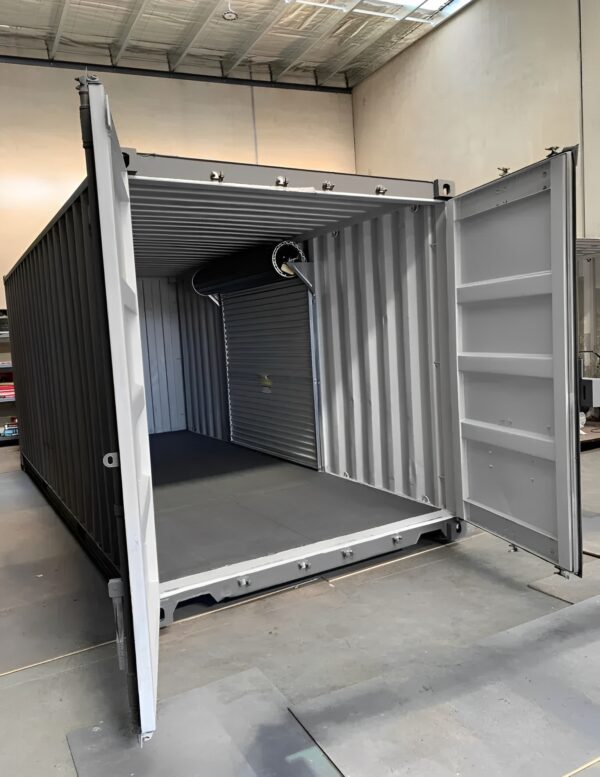 20x8ft-Container-With-Side-Roll-Up-Door-3.jpg 20ft zeecontainer met zijroldeur - Nieuwe veilige opslagcontainer