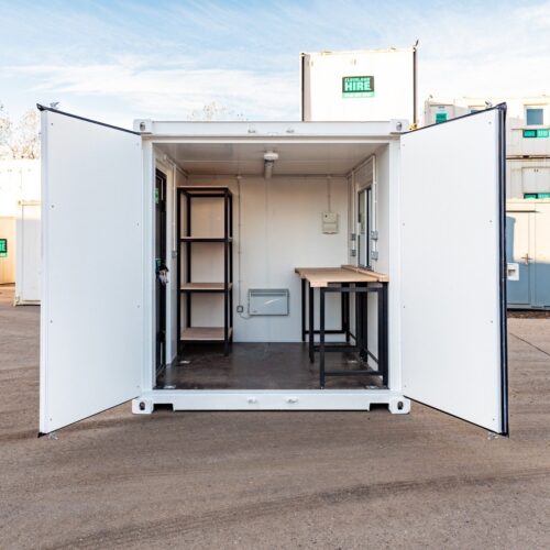 IMG_2811-1.jpg 10ft draagbare kantoorcontainer met werkbank en planken - Volledig ingerichte container Office Nederland