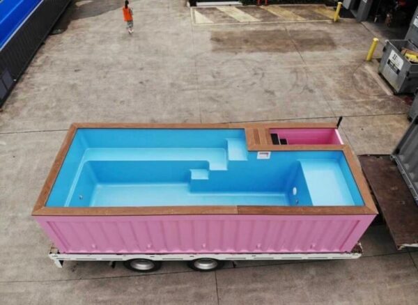 WhatsApp-Image-2024-01-04-at-18.40.36_5ee06b1a-1-800x584-1.jpg Roze 20 FT Container Zwembad