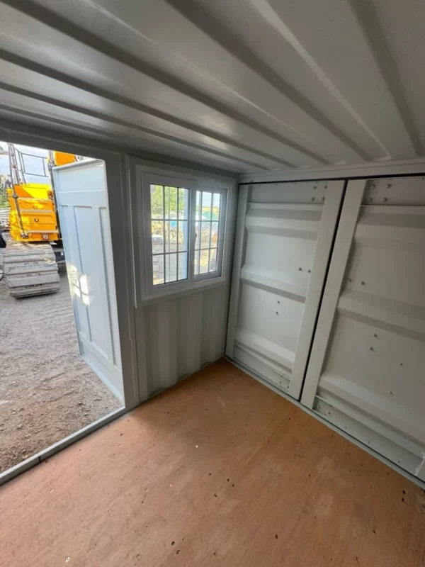 7ft-opslagcontainer voor locaties met personeelsdeur en veiligheidsraam - Nieuwe compacte opslageenheid