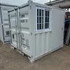 7ft-opslagcontainer voor locaties met personeelsdeur en veiligheidsraam - Nieuwe compacte opslageenheid