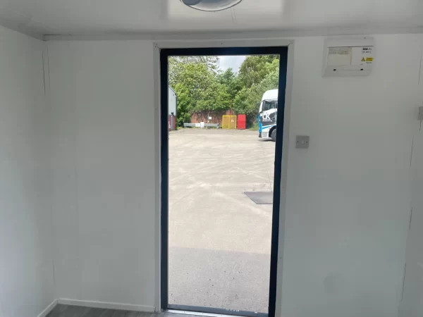 s-l1600-6-7-2.webp 10ft Portable Site Office Container te koop in Nederland - Volledig gerenoveerd veilig draagbaar kantoor