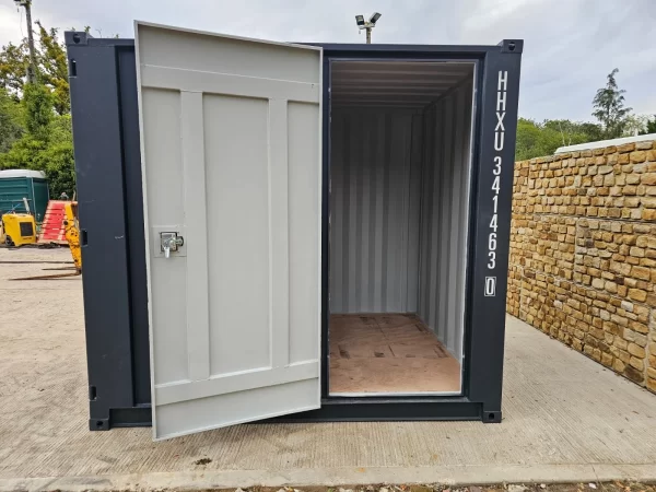 s-l1600-9-7-2.webp 8ft Shipping Container Site Office & Secure Lock-Up Box - Draagbare werkplaatsschuur met personeelsdeur en raam