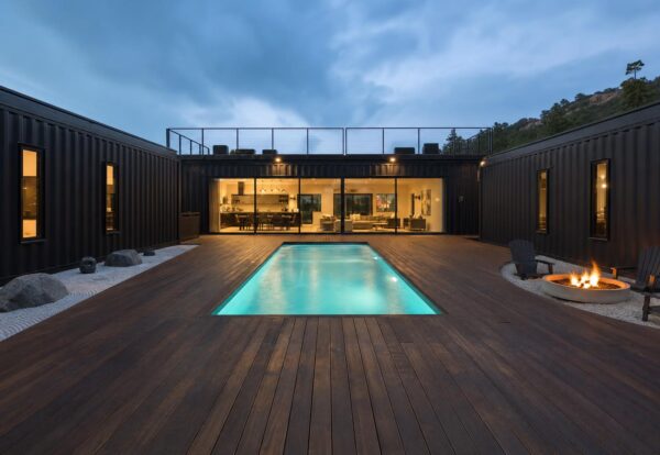 De Ultieme Containerwoning - 10-Module Luxe Binnenplaats Wellness Villa met Plunge Pool, 3 Slaapkamers, Kantoor, Kunstatelier & Ontspanningsruimte